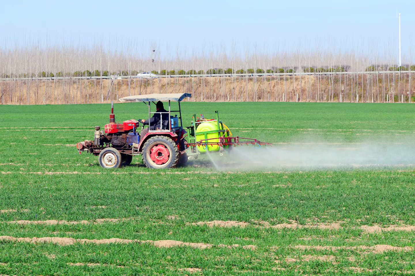 人勤春来早 春耕正当时
